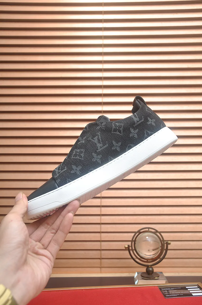 Men's men's shoes💰460💶[LOUIS VUITTON] Same style as LV. Louis Vuitton official website [satisfied] original single hot model, LV original factory cowhide material 👑1:1 original plate, sheepskin lining, original foam outsole. Body accessories one-to-one mold opening 💪 Counter quality 🙏 Dear friends, if you are still worried about wearing matching shoes 💋, then these shoes are your best choice 🎁🎁! 38-44